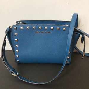 Michael Kors Selma studded blue/silver bag small